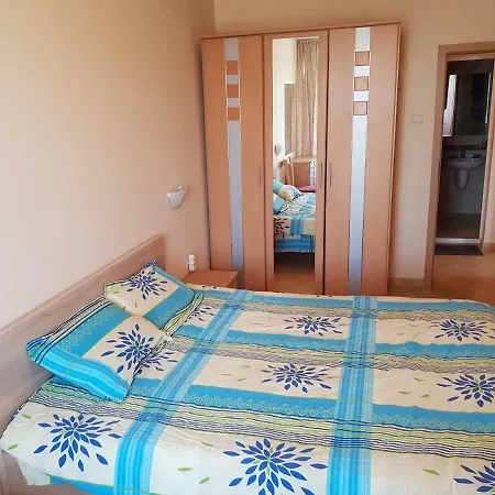 2 Flat Apartment *